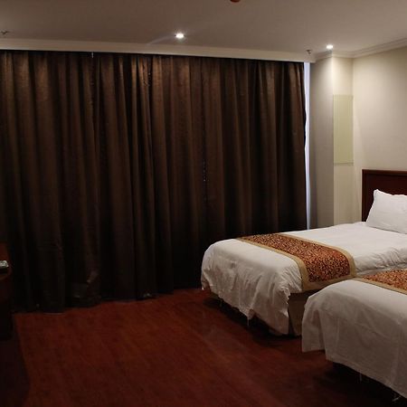 Greentree Inn Shanghai Expo Site South Yanggao Road Subway Station Express Hotel Экстерьер фото