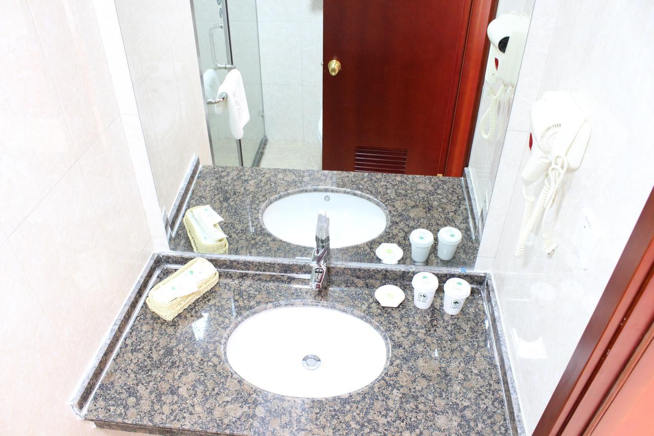 Greentree Inn Shanghai Expo Site South Yanggao Road Subway Station Express Hotel Экстерьер фото