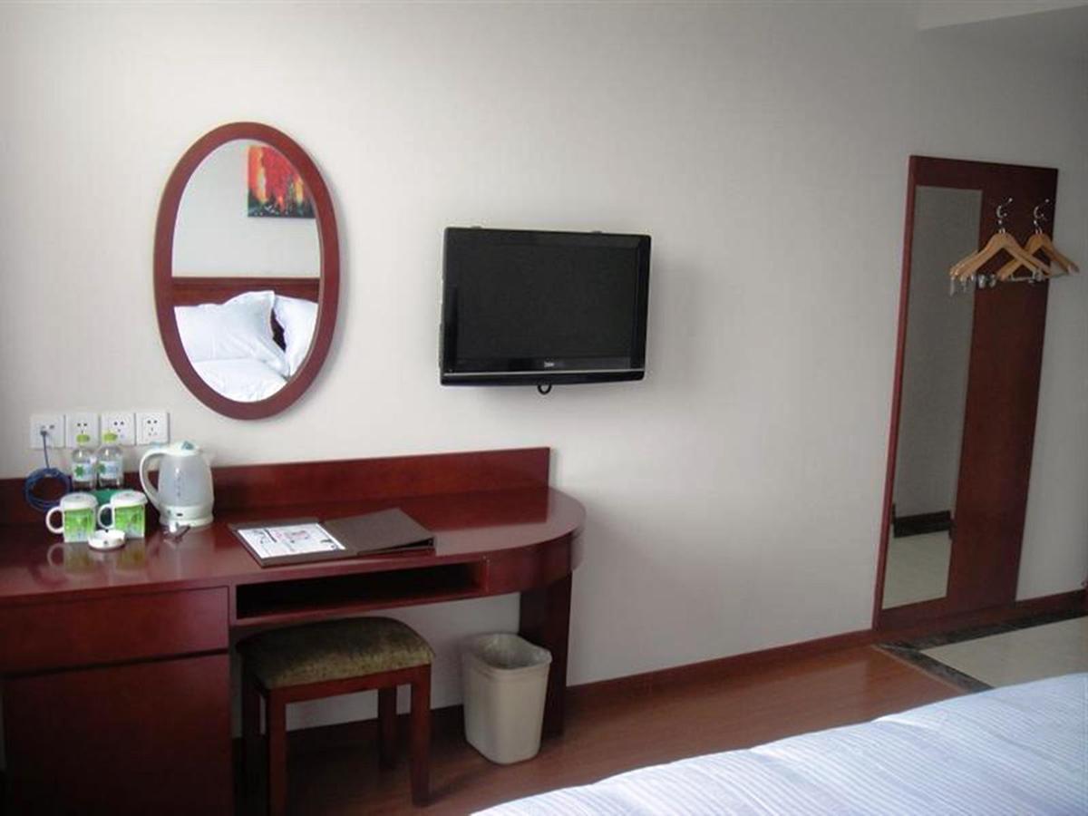 Greentree Inn Shanghai Expo Site South Yanggao Road Subway Station Express Hotel Экстерьер фото