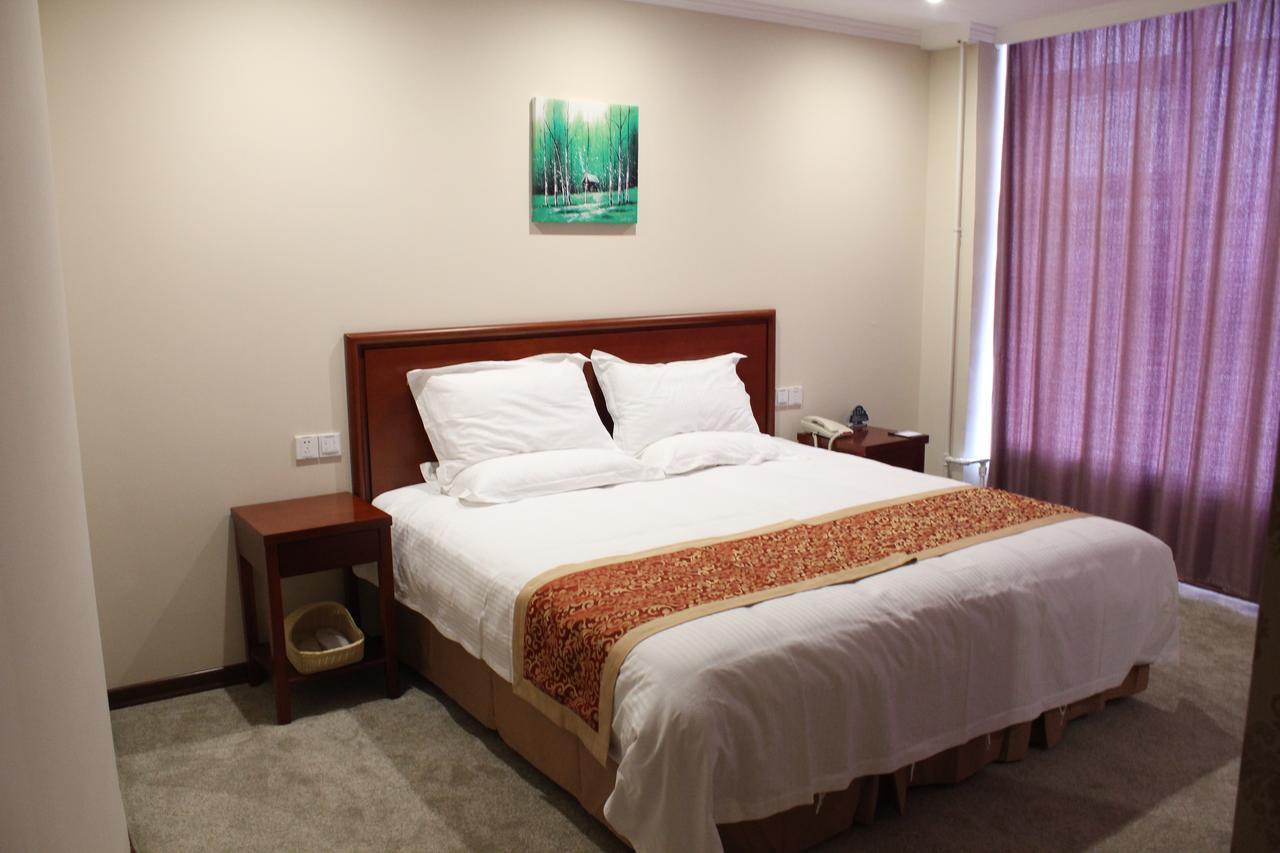 Greentree Inn Shanghai Expo Site South Yanggao Road Subway Station Express Hotel Экстерьер фото